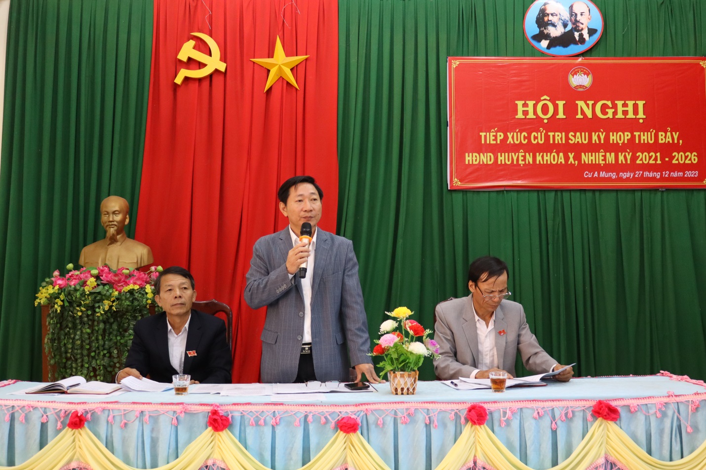 Hội nghị tiếp xúc cử tri tại xã Ea Tir và Cư A Mung sau kỳ họp thứ 7, HĐND huyện khóa X, nhiệm kỳ 2021-2026	